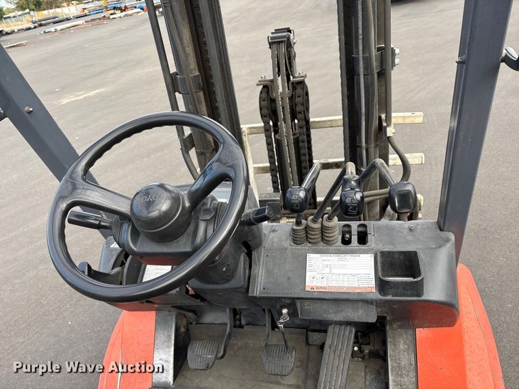image for item EC8092 2006 Toyota 7FGU30 forklift