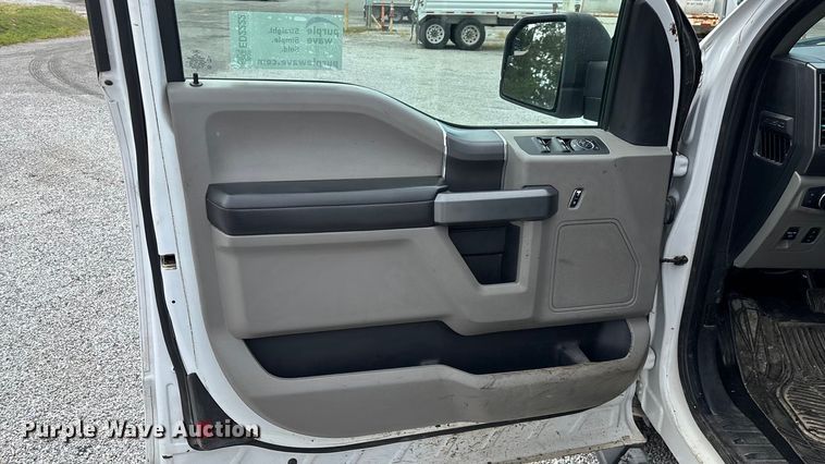 image for item ED2222 2019 Ford F150 SuperCab pickup truck