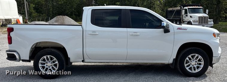 image for item ED2223 2022 Chevrolet Silverado 1500 Crew Cab pickup truck