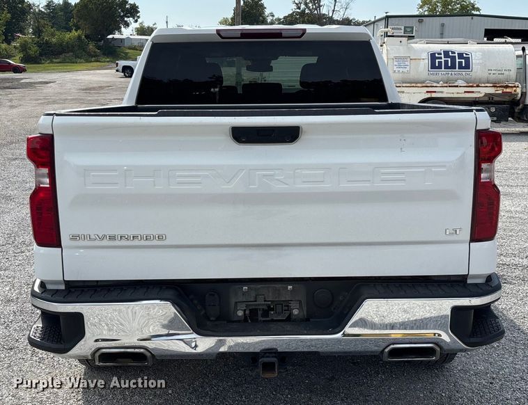 image for item ED2223 2022 Chevrolet Silverado 1500 Crew Cab pickup truck