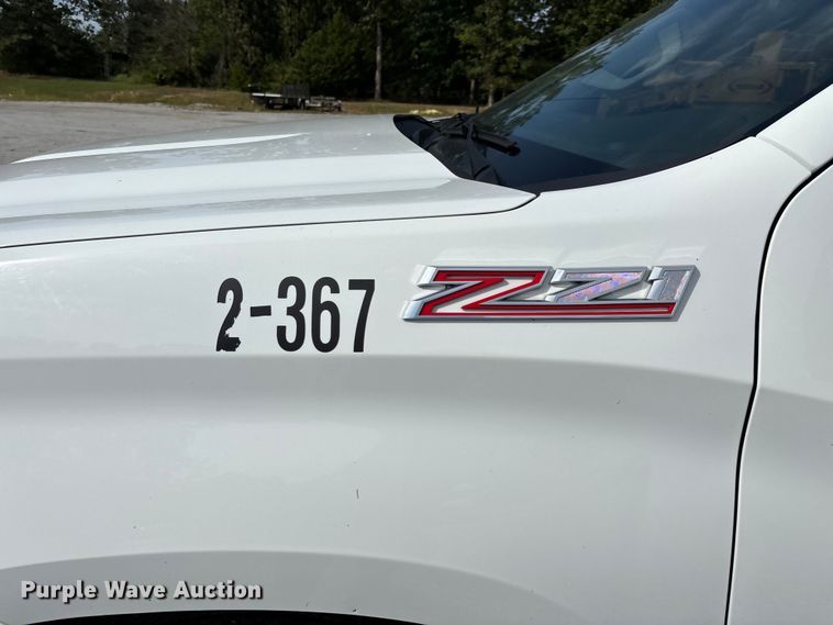 image for item ED2223 2022 Chevrolet Silverado 1500 Crew Cab pickup truck