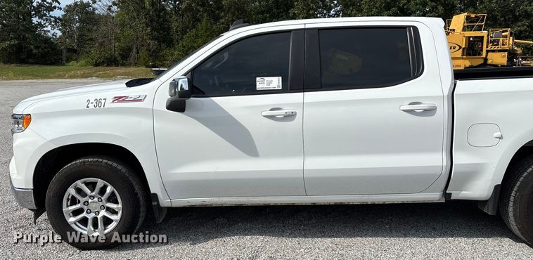 image for item ED2223 2022 Chevrolet Silverado 1500 Crew Cab pickup truck