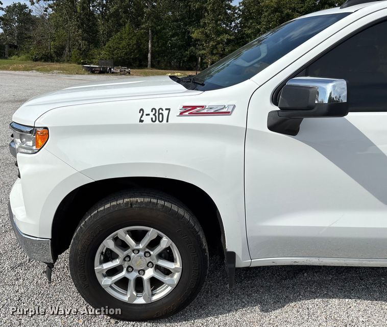 image for item ED2223 2022 Chevrolet Silverado 1500 Crew Cab pickup truck