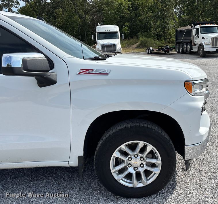 image for item ED2223 2022 Chevrolet Silverado 1500 Crew Cab pickup truck