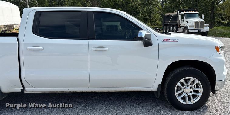 image for item ED2223 2022 Chevrolet Silverado 1500 Crew Cab pickup truck