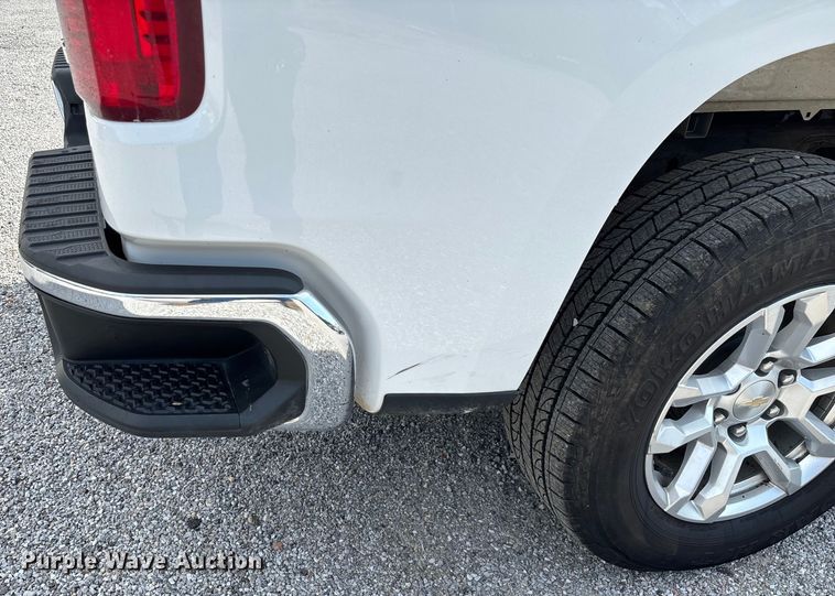 image for item ED2223 2022 Chevrolet Silverado 1500 Crew Cab pickup truck