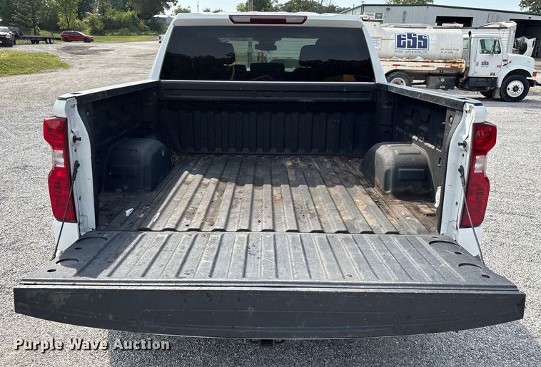 image for item ED2223 2022 Chevrolet Silverado 1500 Crew Cab pickup truck