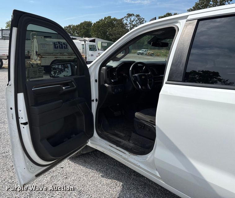 image for item ED2223 2022 Chevrolet Silverado 1500 Crew Cab pickup truck