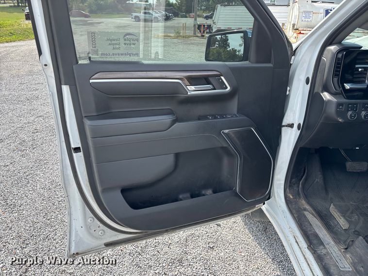 image for item ED2223 2022 Chevrolet Silverado 1500 Crew Cab pickup truck