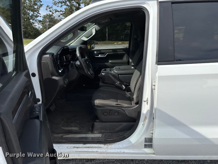 image for item ED2223 2022 Chevrolet Silverado 1500 Crew Cab pickup truck