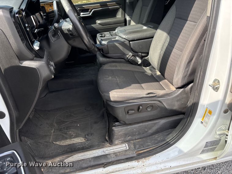 image for item ED2223 2022 Chevrolet Silverado 1500 Crew Cab pickup truck