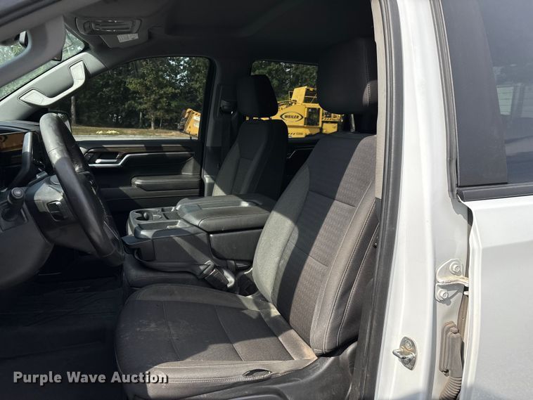 image for item ED2223 2022 Chevrolet Silverado 1500 Crew Cab pickup truck