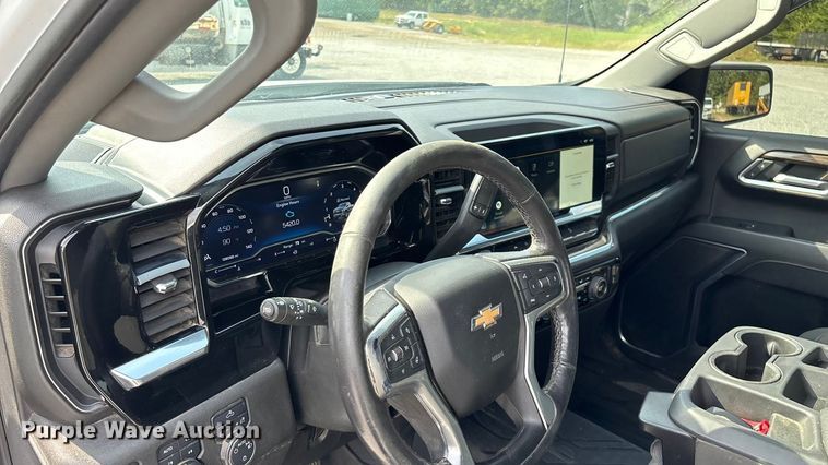 image for item ED2223 2022 Chevrolet Silverado 1500 Crew Cab pickup truck