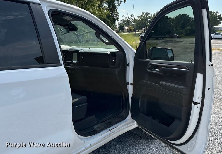 image for item ED2223 2022 Chevrolet Silverado 1500 Crew Cab pickup truck