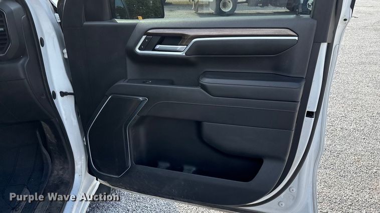 image for item ED2223 2022 Chevrolet Silverado 1500 Crew Cab pickup truck