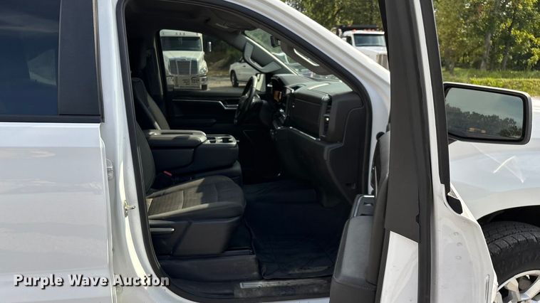image for item ED2223 2022 Chevrolet Silverado 1500 Crew Cab pickup truck