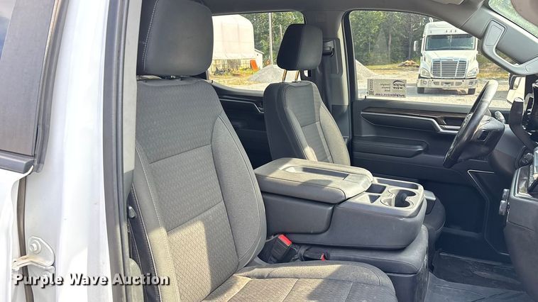 image for item ED2223 2022 Chevrolet Silverado 1500 Crew Cab pickup truck