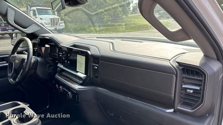 image for item ED2223 2022 Chevrolet Silverado 1500 Crew Cab pickup truck