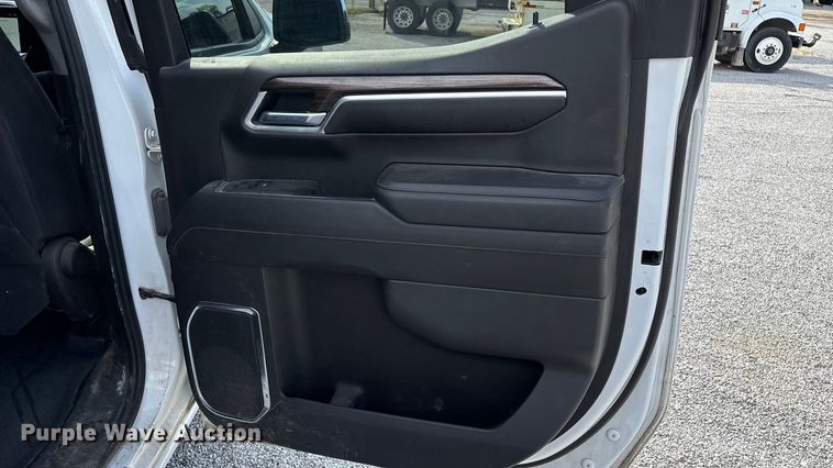 image for item ED2223 2022 Chevrolet Silverado 1500 Crew Cab pickup truck