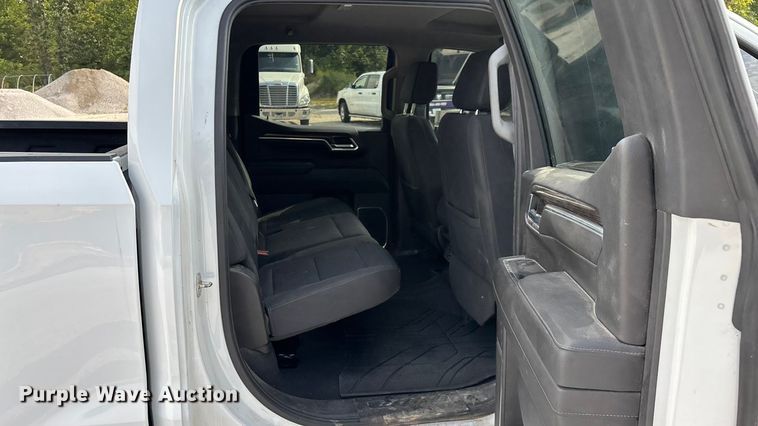 image for item ED2223 2022 Chevrolet Silverado 1500 Crew Cab pickup truck