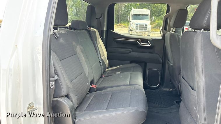 image for item ED2223 2022 Chevrolet Silverado 1500 Crew Cab pickup truck