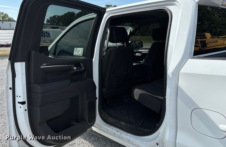 image for item ED2223 2022 Chevrolet Silverado 1500 Crew Cab pickup truck