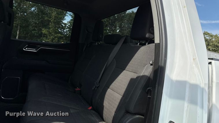 image for item ED2223 2022 Chevrolet Silverado 1500 Crew Cab pickup truck