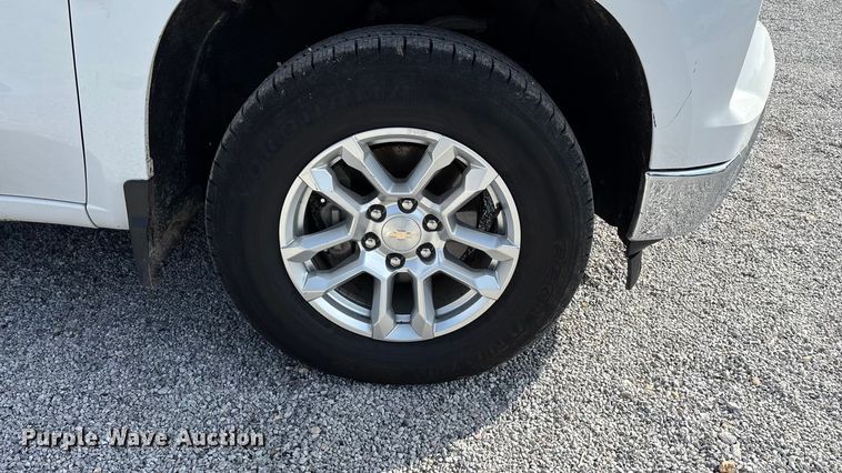 image for item ED2223 2022 Chevrolet Silverado 1500 Crew Cab pickup truck