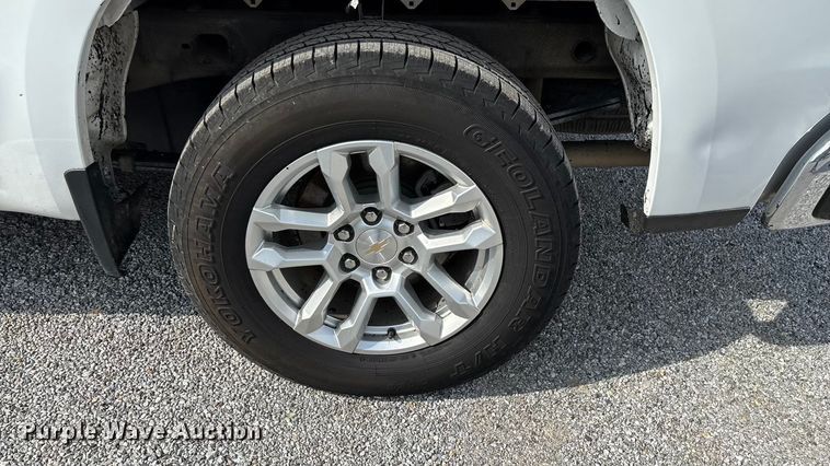 image for item ED2223 2022 Chevrolet Silverado 1500 Crew Cab pickup truck