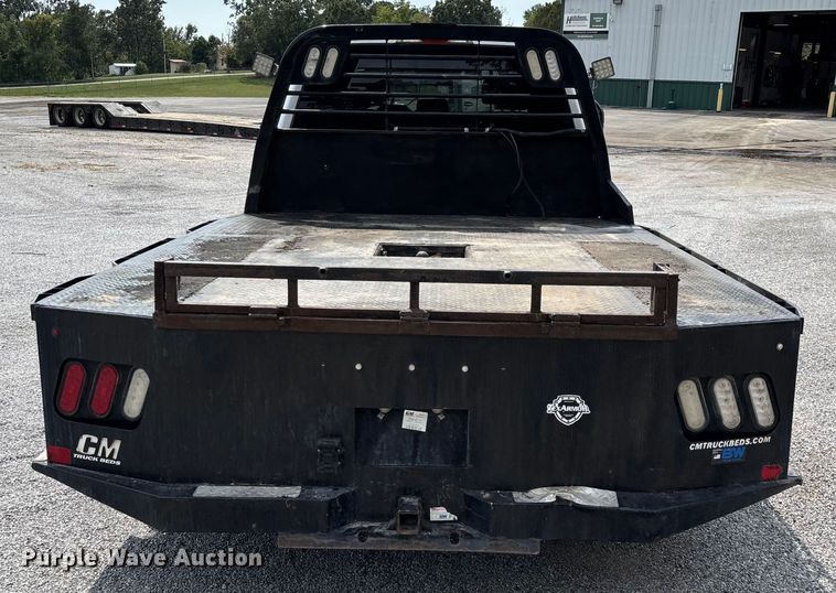 image for item ED2230 2019 Ford F350 Super Duty Crew Cab flatbed pickup truck
