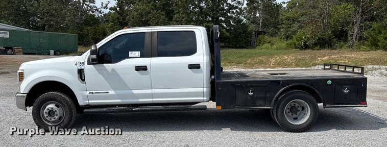 image for item ED2230 2019 Ford F350 Super Duty Crew Cab flatbed pickup truck