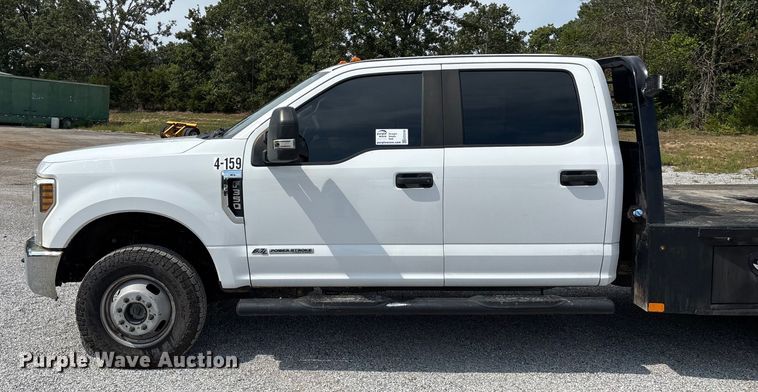 image for item ED2230 2019 Ford F350 Super Duty Crew Cab flatbed pickup truck