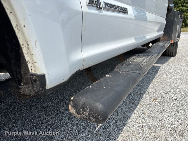 image for item ED2230 2019 Ford F350 Super Duty Crew Cab flatbed pickup truck