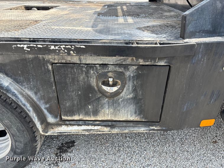 image for item ED2230 2019 Ford F350 Super Duty Crew Cab flatbed pickup truck