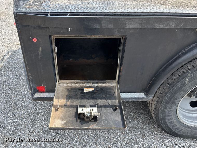 image for item ED2230 2019 Ford F350 Super Duty Crew Cab flatbed pickup truck