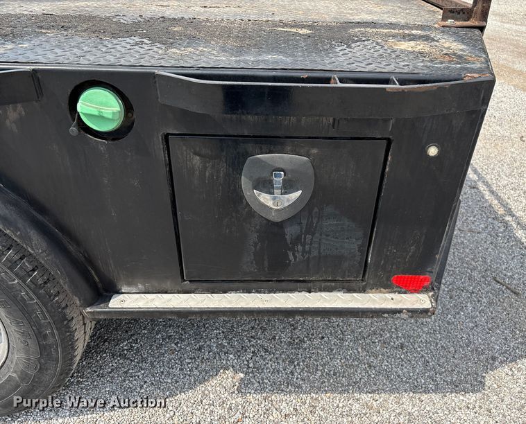 image for item ED2230 2019 Ford F350 Super Duty Crew Cab flatbed pickup truck