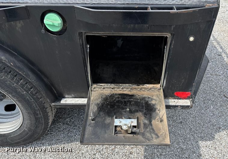 image for item ED2230 2019 Ford F350 Super Duty Crew Cab flatbed pickup truck