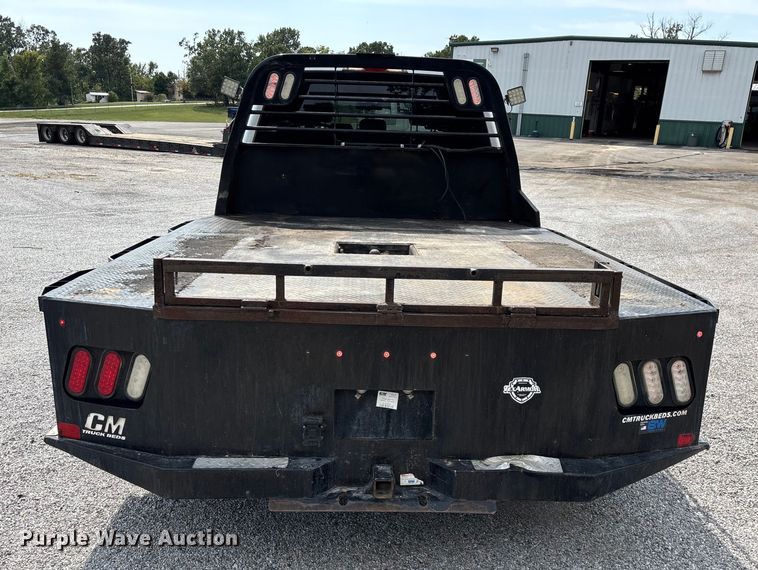 image for item ED2230 2019 Ford F350 Super Duty Crew Cab flatbed pickup truck