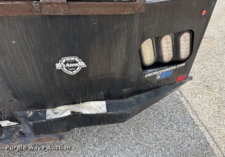 image for item ED2230 2019 Ford F350 Super Duty Crew Cab flatbed pickup truck