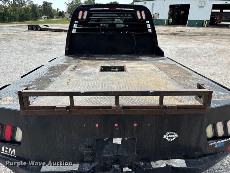 image for item ED2230 2019 Ford F350 Super Duty Crew Cab flatbed pickup truck
