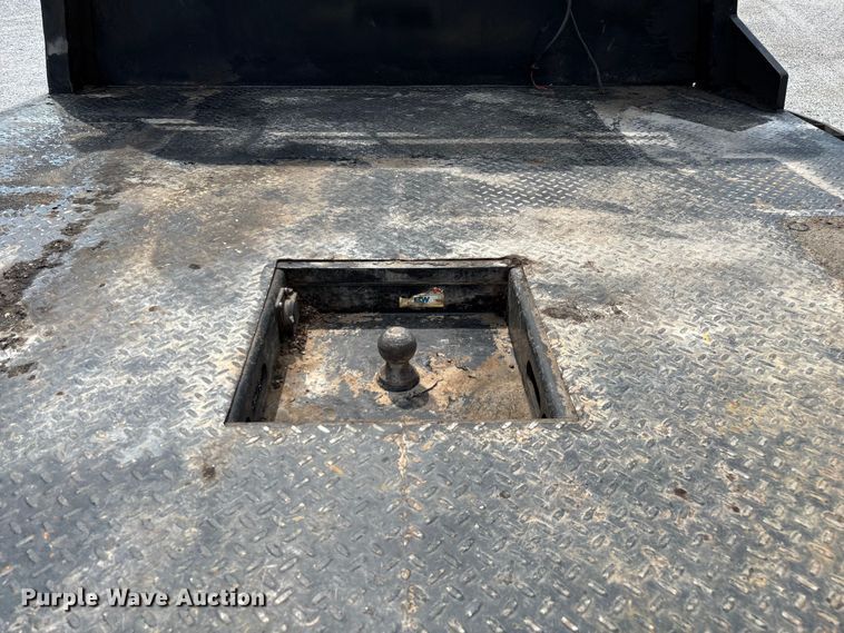 image for item ED2230 2019 Ford F350 Super Duty Crew Cab flatbed pickup truck