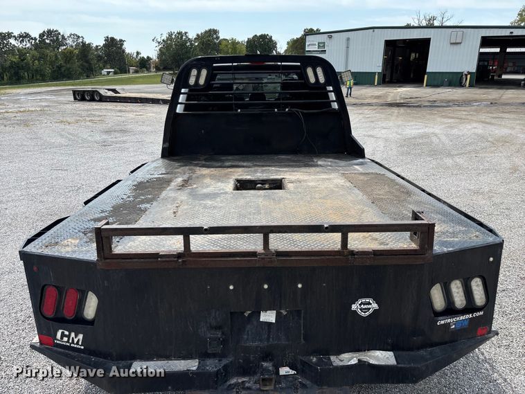 image for item ED2230 2019 Ford F350 Super Duty Crew Cab flatbed pickup truck