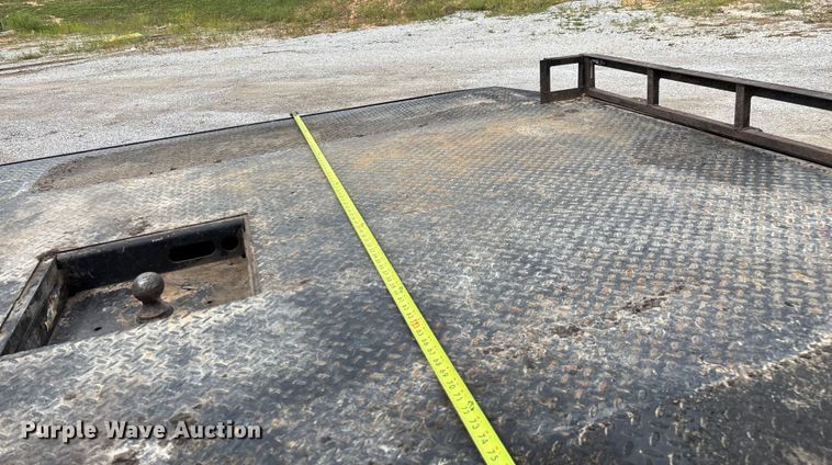 image for item ED2230 2019 Ford F350 Super Duty Crew Cab flatbed pickup truck