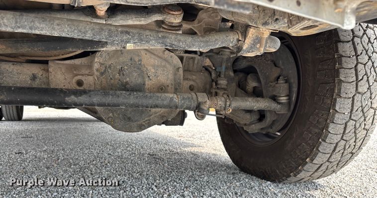 image for item ED2230 2019 Ford F350 Super Duty Crew Cab flatbed pickup truck