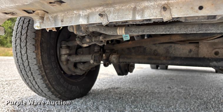 image for item ED2230 2019 Ford F350 Super Duty Crew Cab flatbed pickup truck