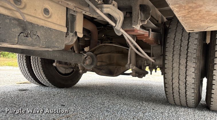 image for item ED2230 2019 Ford F350 Super Duty Crew Cab flatbed pickup truck