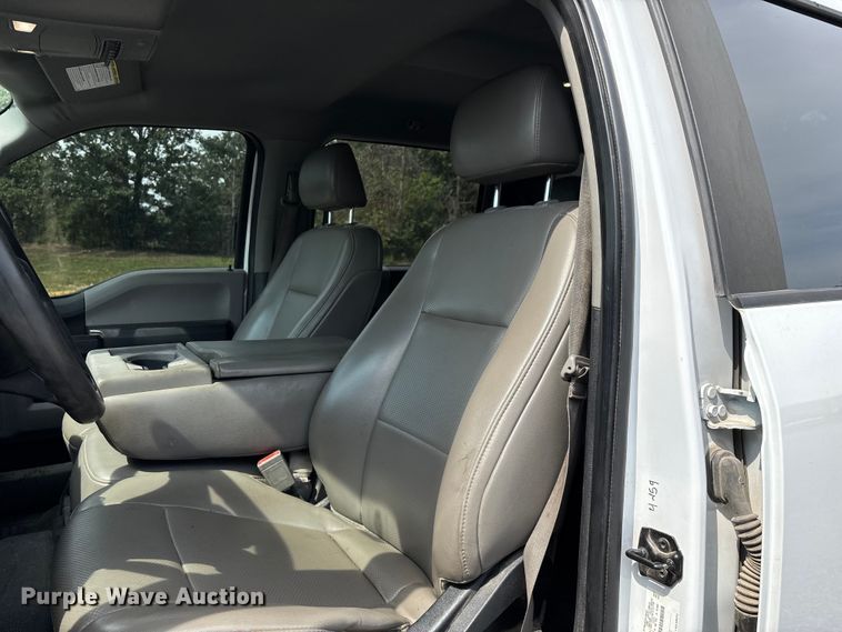 image for item ED2230 2019 Ford F350 Super Duty Crew Cab flatbed pickup truck