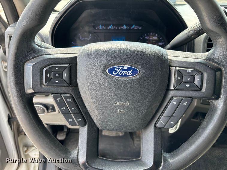 image for item ED2230 2019 Ford F350 Super Duty Crew Cab flatbed pickup truck