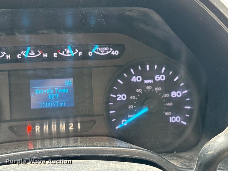 image for item ED2230 2019 Ford F350 Super Duty Crew Cab flatbed pickup truck