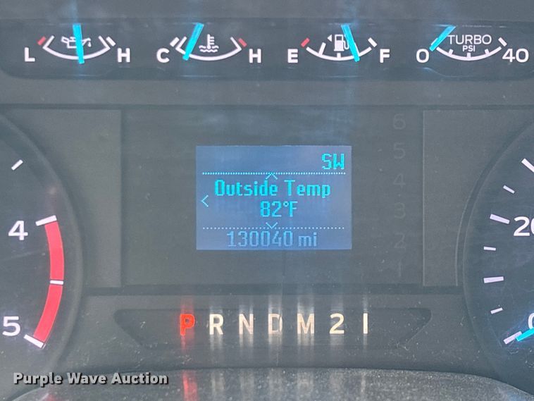 image for item ED2230 2019 Ford F350 Super Duty Crew Cab flatbed pickup truck